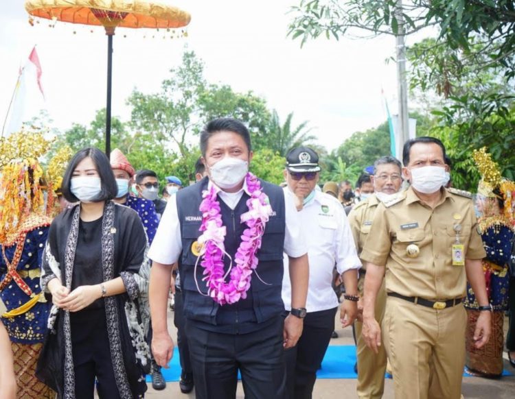 Warga Prabumulih Puji Herman Deru Soal Jalan Mulus