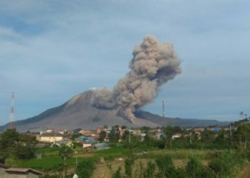 Gunung Sinabung Erupsi, Jarak Luncur Awan Panas 4.500 Meter