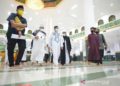 Gubernur Riau Imbau Warga di Zona Merah Tarawih di Rumah