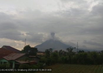 Gunung Sinabung di Sumatra Utara Erupsi