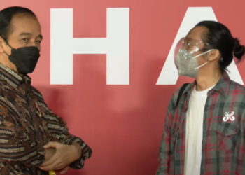 Disaksikan Jokowi, Bimbim Slank Divaksinasi Covid-19