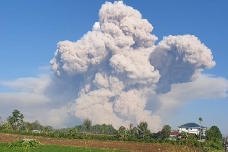 BPBD Karo Nyatakan Gunung Sinabung Luncurkan Awan Panas hingga 1 Km