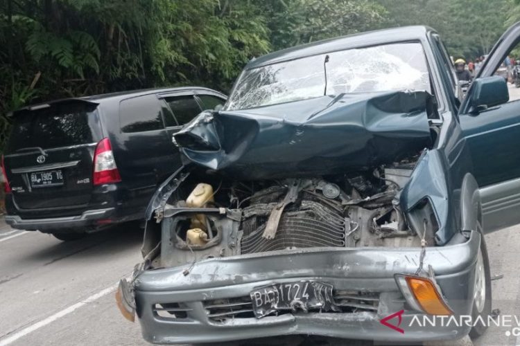 Tabrakan Beruntun di Sitinjau Lauik, Dua Orang Tewas
