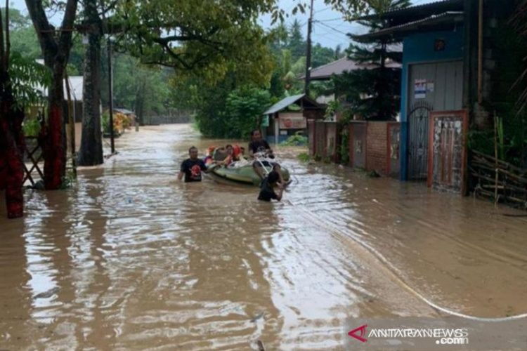 BPBD Riau Ingatkan Warga Bantaran Sungai Waspada Banjir