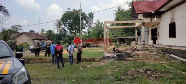 8 Orang Jadi Tersangka Pembakaran Mapolsek Candipuro Lampung
