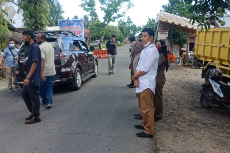 Ratusan Kendaraan Ditolak Masuk Wisata Sasak Pasaman Barat