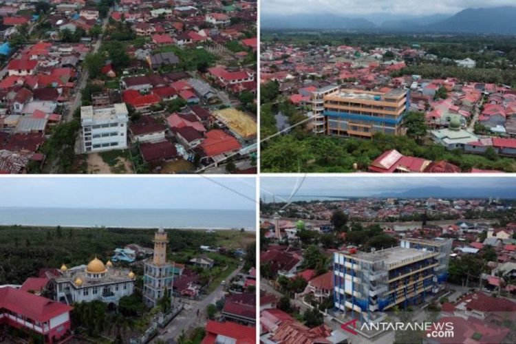 Foto kolase empat bangunan yang dikhususkan sebagai tempat evakuasi sementara (TES) shelter tsunami yang dibangun BNPB di antara pemukiman padat penduduk di Kota Padang, Sumatra Barat. Antara/ Iggoy El Fitra