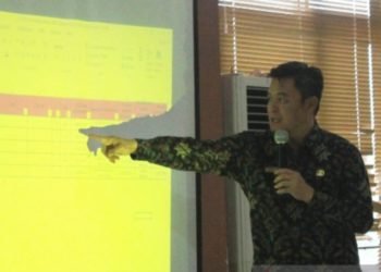 Wakil Bong Ming Ming memimpin rapat strategi pengendalian covid-19 di Kabupaten Bangka Barat. ANTARA/ Donatus Dasapurna