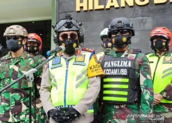 Kapolda Sumut Inspektur Jenderal Polisi Panca Putra (tengah). (ANTARA/Nur Aprilliana Br Sitorus)