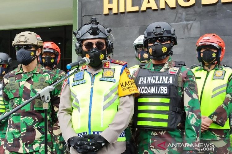 Kapolda Sumut Inspektur Jenderal Polisi Panca Putra (tengah). (ANTARA/Nur Aprilliana Br Sitorus)