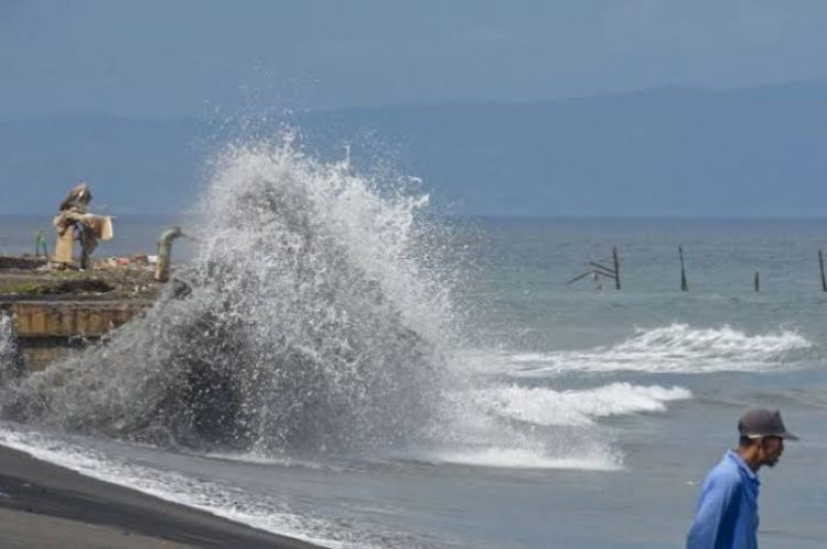 Waspada Gelombang Tinggi 6 Meter di Sejumlah Perairan Indonesia