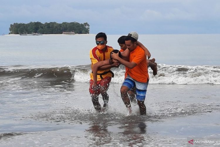 Pemkot Siapkan Posko Tim Penyelamat di Pantai Padang