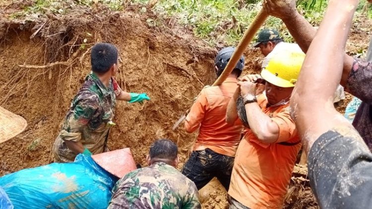 Jumlah Korban Jiwa Longsor di Padang Pariawan Jadi 8 Orang