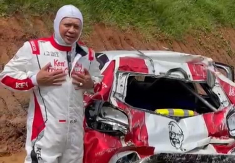 Mobil Ketua MPR Terjungkal Saat Sprint Rally