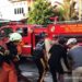 Personel Brimobda Riau Evakuasi Lansia Stroke dari Rumah Terbakar