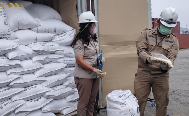 250 Ton Beras Impor Ilegal Disita di Tanjung Priok