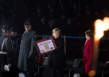 Perpisahan Angela Merkel Diiringi Upacara Militer dan Musik