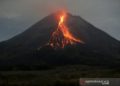 Gunung Merapi Luncurkan Awan Panas Guguran ke Barat