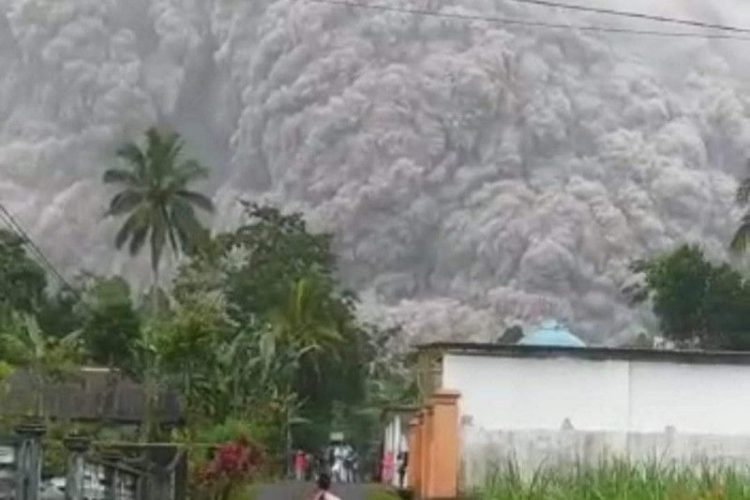 Erupsi Gunung Semeru, 13 Orang Meninggal Dunia