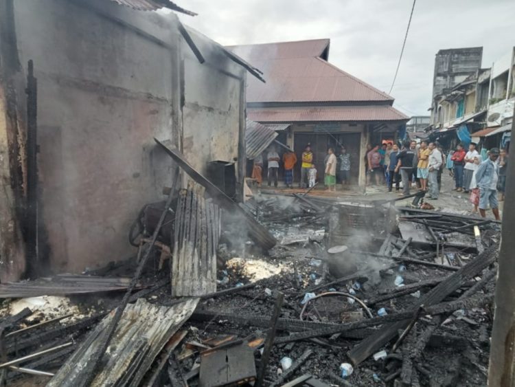 20 Kios di Pasar Inpres Simpang Peut Terbakar
