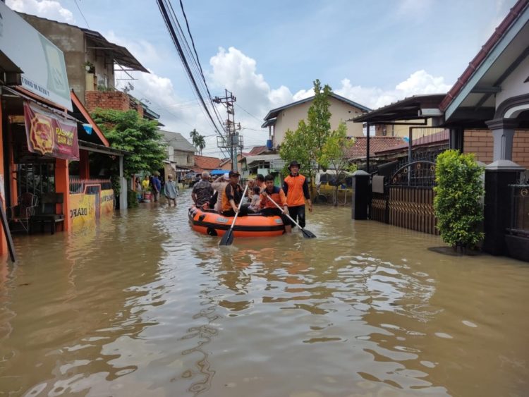 Sumbatan Sampah di 200 Anak Sungai Jadi Penyebab Banjir Kota Palembang