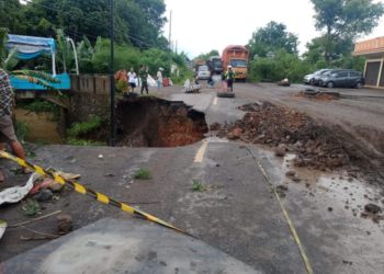 Jalan Lintas Tengah Sumatera di Muara Enim Ambles