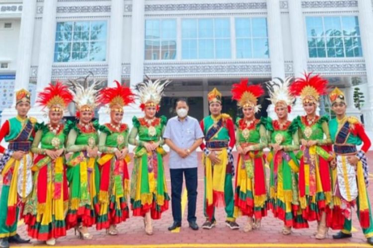 Tari Seni dan Budaya Mahasiswa UMSU Juara 1 di Itailia