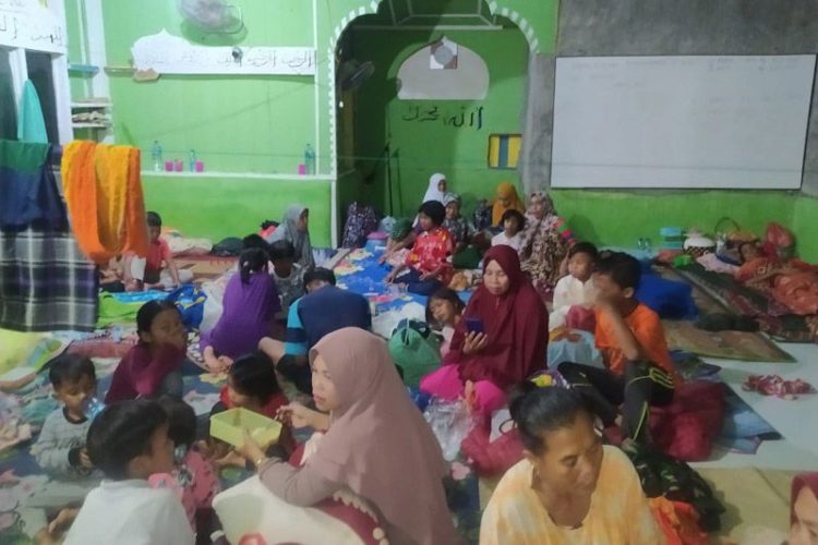 Warga Aceh Timur Mengungsi Karena Permukiman Terendam Banjir