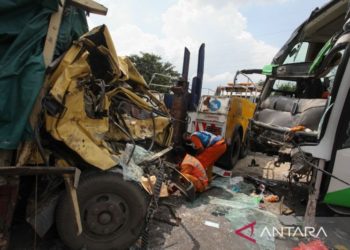 Bus Rombongan Peziarah Asal Palembang Kecelakaan