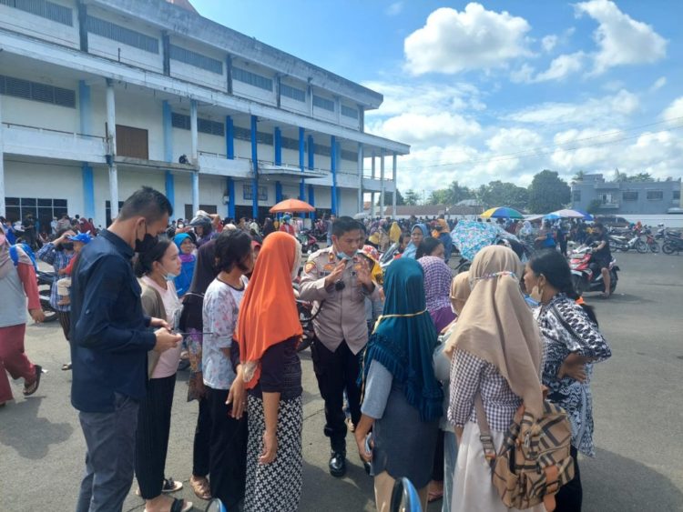 Antre Minyak Berdesakan di Lubuk Linggau, OP Dibatalkan