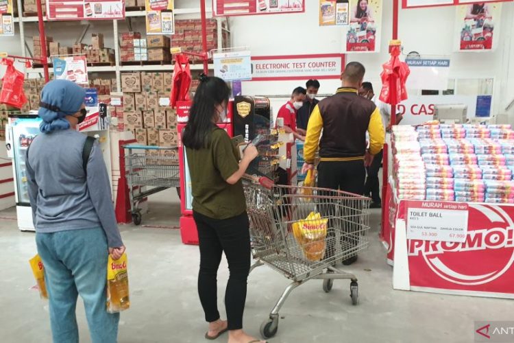 Minyak Goreng Sesuai HET Masih Sulit Ditemui di Palembang