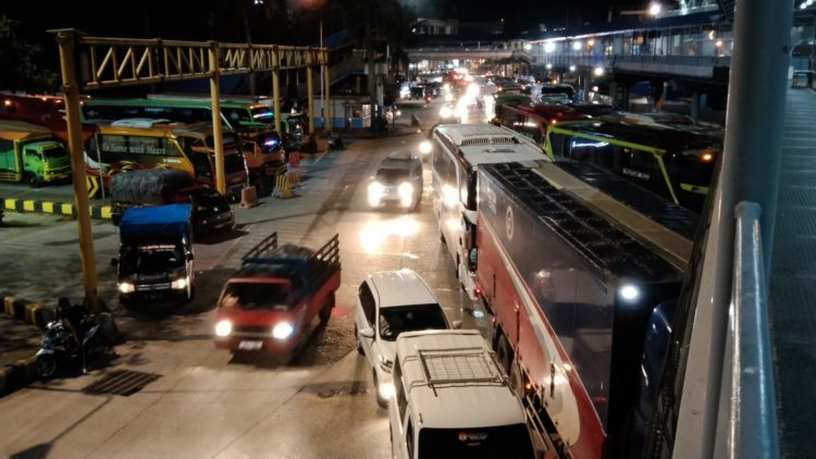 Kemacetan di Pintu Tol Merak Capai 8 Kilometer