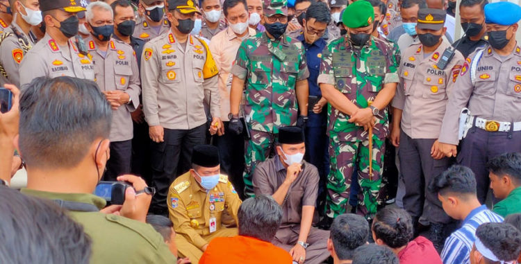 Gubernur dan Ketua DPRD Provinsi Jambi Temui Mahasiswa
