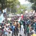 Massa Aksi Demo Mahasiswa Kecewa Kantor DPRD Dipagari Kawat Berduri