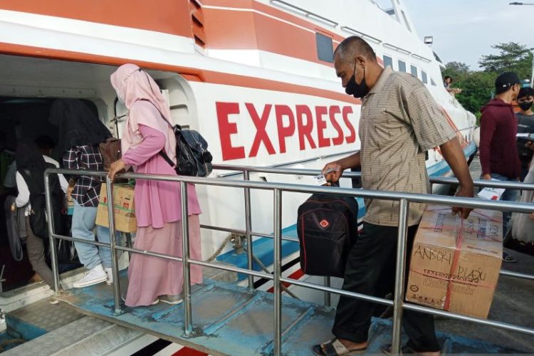 Arus Mudik di Pelabuhan Tanjung Pandan Lancar
