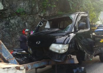 Tabrakan, Mobil Pikap Terjun ke Laut 3 Penumpang Hilang