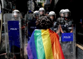 Polisi Bubarkan Pawai LGBTQ di Istambul