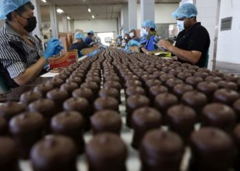 Dua Karyawan Mars Jatuh ke Tangki Penuh Cokelat