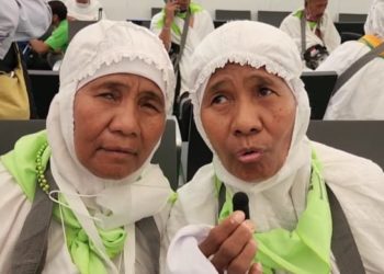Belum Menikah, Wanita Kembar Asal Medan Berdoa Dapat Jodoh di Tanah Suci
