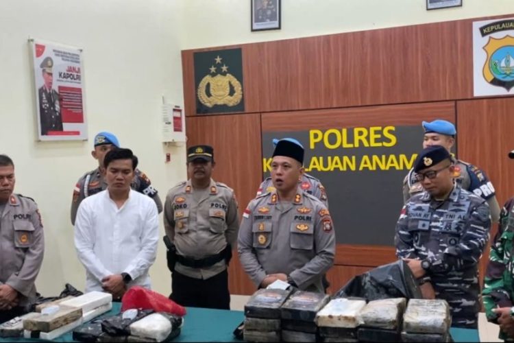 Warga Temukan 36 Kg Kokain di Pantai Tunjuk, Anambas