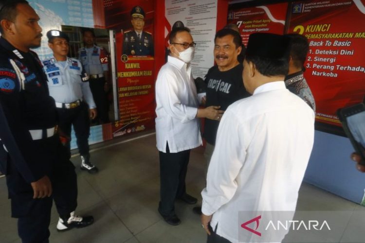 Mantan Gubernur Riau Rusli Zainal Hirup Udara Bebas