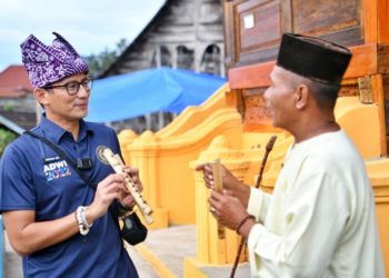 Menparekraf Sandiaga Uno Apresiasi Perajin Saluang di Sumbar