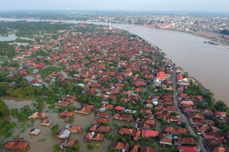 Polda Jambi Evakuasi Korban Banjir di Sejumlah Wilayah Kota