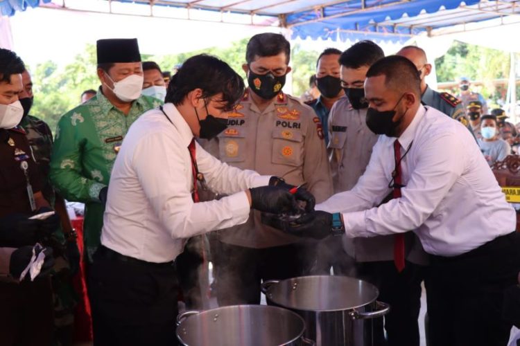 Polda Kepri Musnahkan Narkotika Temuan Nelayan di Anambas