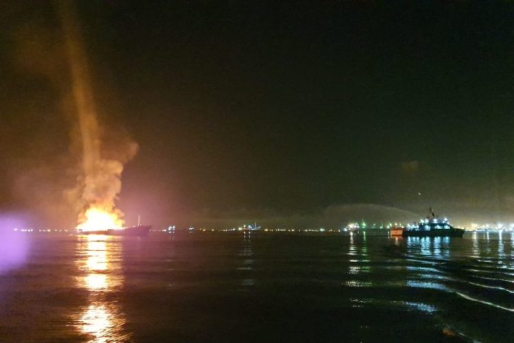 Kapal Barang Malaysia Terbakar di Batam