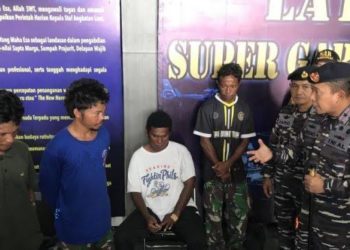 Patroli TNI AL Selamatkan 4 Nelayan Terapung di Perairan Bangka