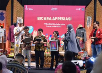 Menparekraf Bantu Sekolah Anak-anak Disabilitas di Pekanbaru