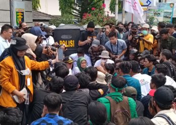 Ribuan Massa Aksi Datangi Gedung DPRD Lampung