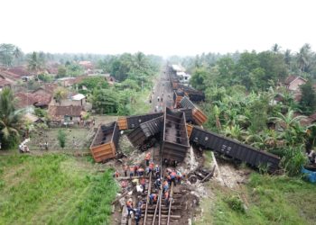 Dua Kereta Babaranjang Tabrakan di Stasiun Rengas Lamteng