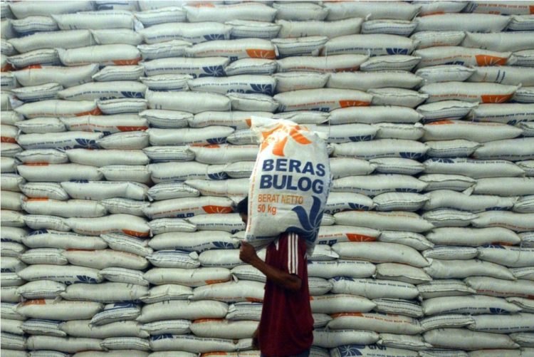 Bulog Diminta Pastikan Ketersediaan Stok Pangan